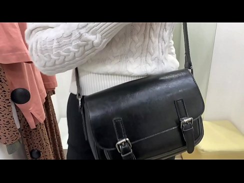 ❤️ Јавна мастурбација младе кучке ФералБерри са дилдом у соби за мерење Секс видео код нас sr.hentaibar-com.ru ❤